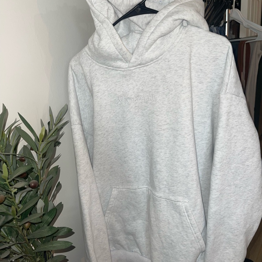COMFRT - Gray Hoodie Sweater
